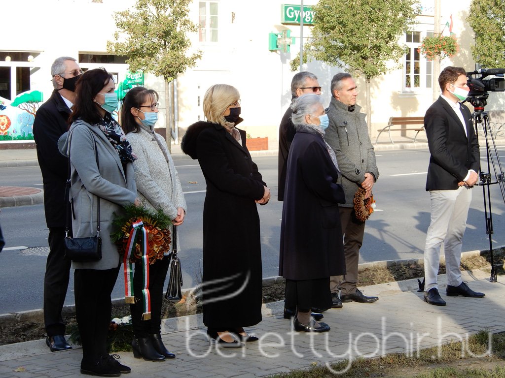 Az '56-os forradalomra emlékeztünk 10